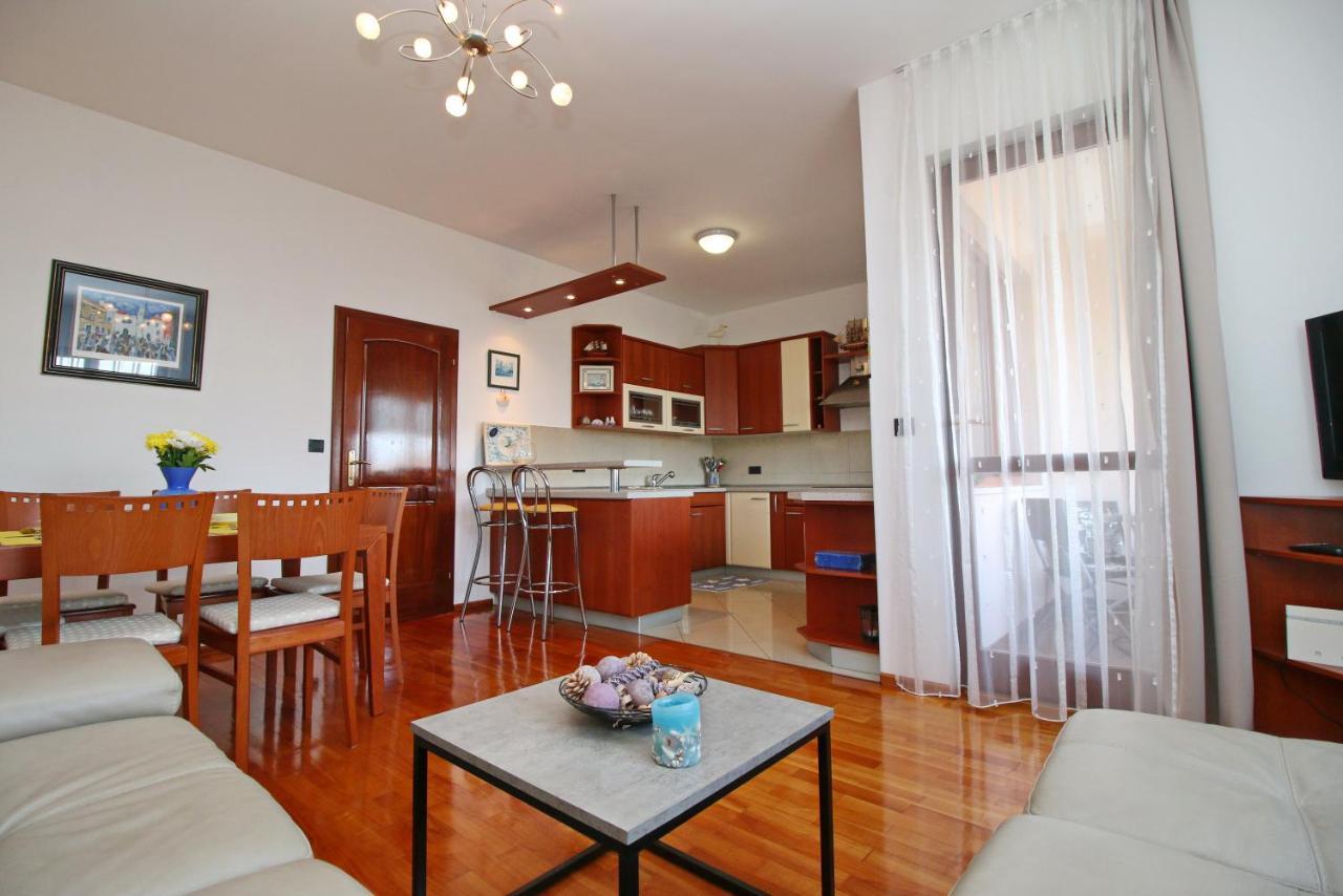 Polo Apartments Rovinj Buitenkant foto